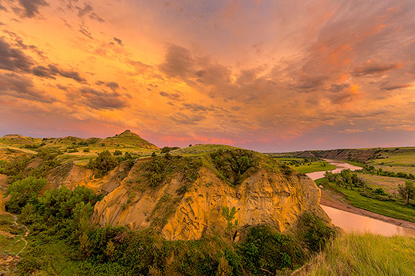 Stormy light at Wind Canyon in Theodore Roosevelt National Park, North Dakota, USA